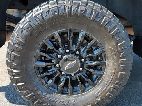 Used 2024 Chevrolet Silverado 2500 LTZ w/ LTZ Plus Package AWD/4WD image 6