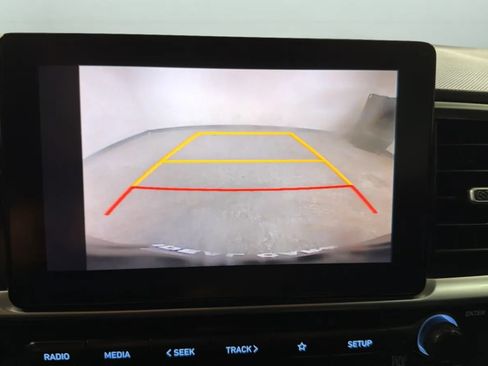 Used 2025 Hyundai Venue SEL FWD image 13