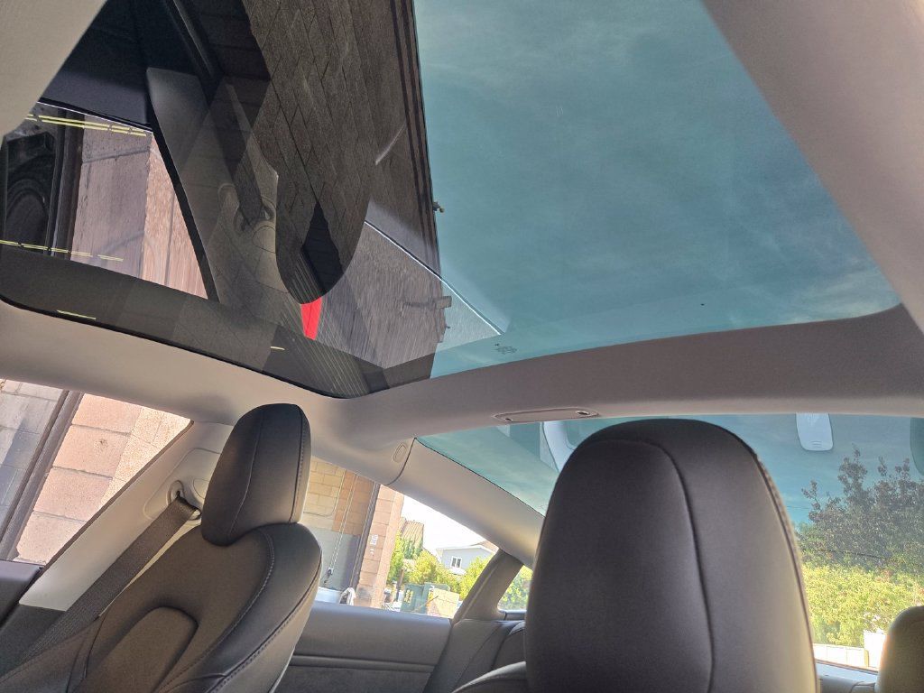 Used 2018 Tesla Model 3 Long Range RWD image 17