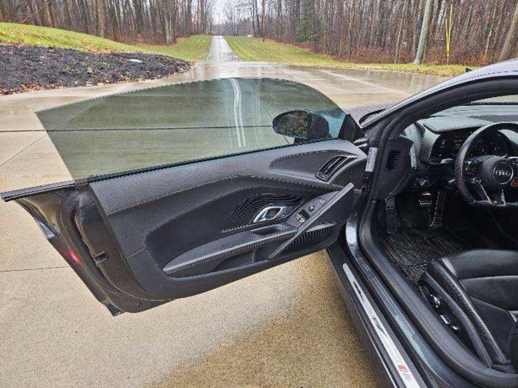 Used 2017 Audi R8 V10 w/ Carbon Exterior Package AWD/4WD image 5