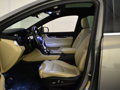 Used 2018 Cadillac XT5 Luxury w/ Driver Awareness Package image 24