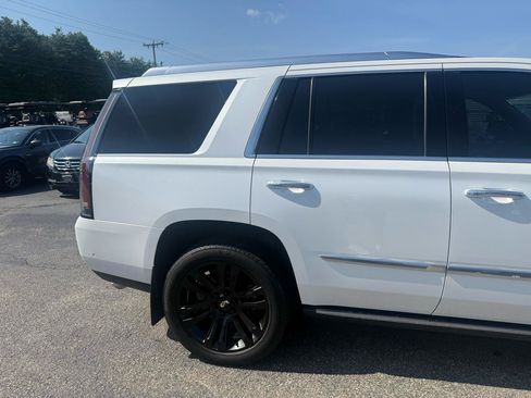 Used 2017 Cadillac Escalade Premium Luxury AWD/4WD image 10