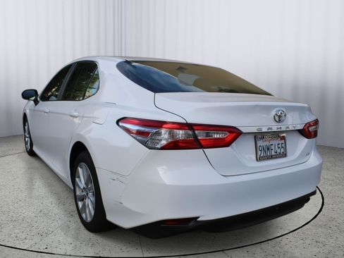 Used 2018 Toyota Camry LE image 5