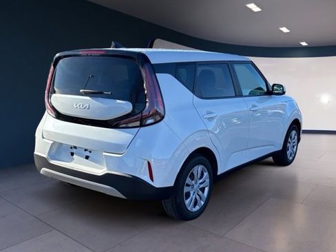 Certified 2023 Kia Soul LX image 5