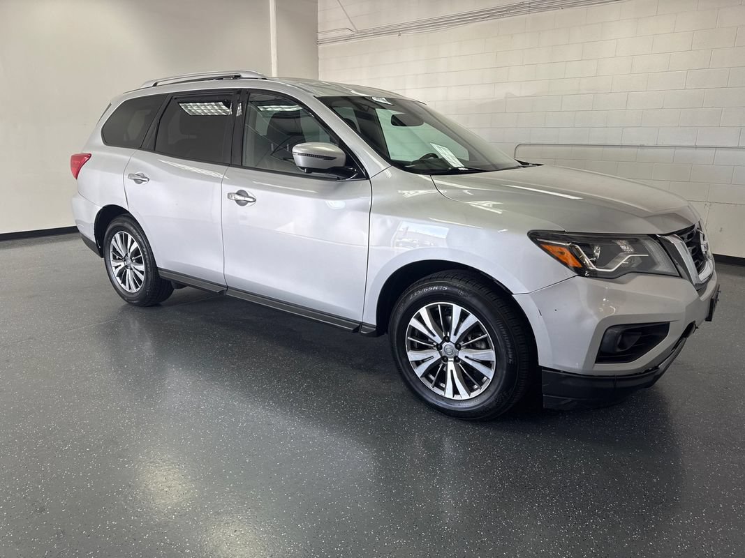 Used 2019 Nissan Pathfinder SL AWD/4WD image 2