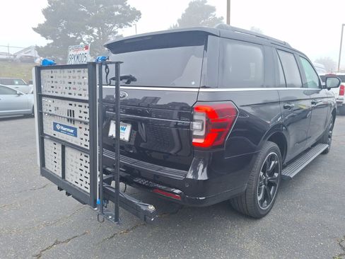 Used 2024 Ford Expedition Limited image 5