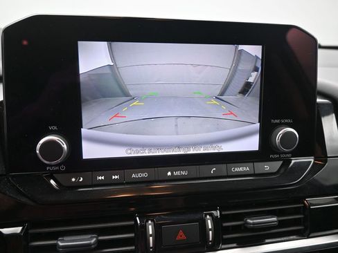 Used 2025 Nissan Pathfinder SV FWD image 4
