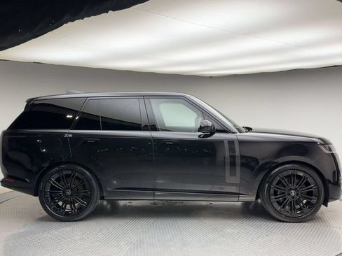 Certified 2025 Land Rover Range Rover SE AWD/4WD image 9