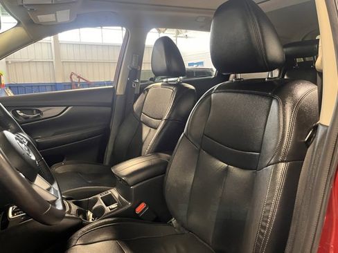 Used 2018 Nissan Rogue SL w/ Premium Package image 22