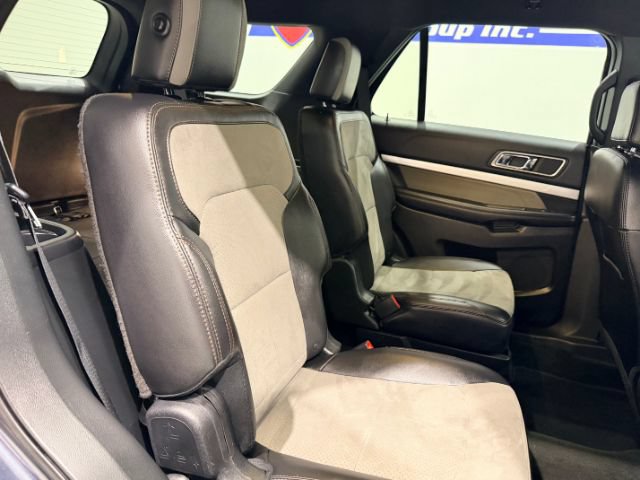 Used 2017 Ford Explorer XLT w/ Equipment Group 202A AWD/4WD image 35