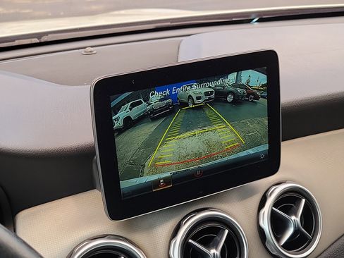 Used 2018 Mercedes-Benz GLA 250 image 26