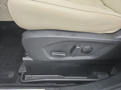 Certified 2022 Ford Edge Titanium w/ Class II Trailer Tow Package image 12