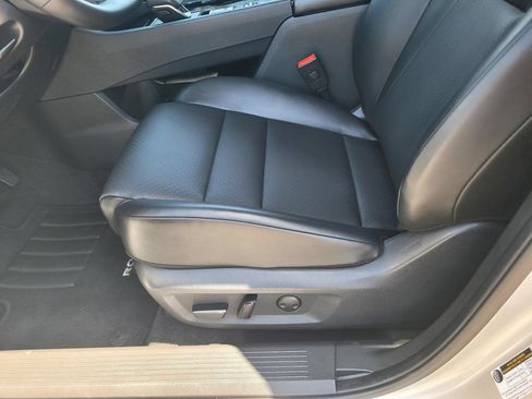 Used 2025 Nissan Rogue SV w/ SV Premium Package FWD image 24