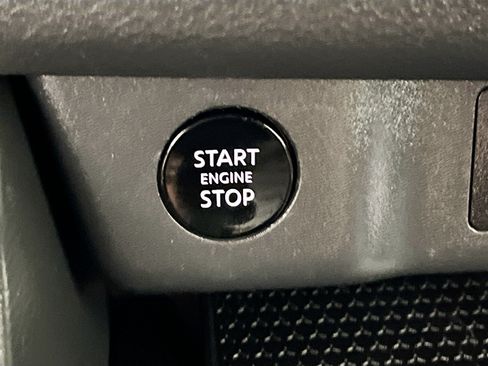 Used 2025 Nissan Rogue SV FWD image 23