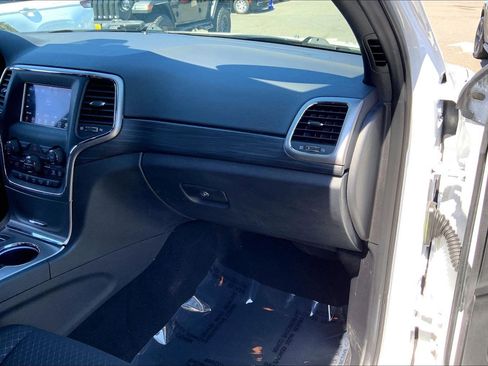 Certified 2021 Jeep Grand Cherokee Laredo AWD/4WD image 17