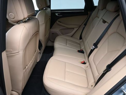 Certified 2025 Porsche Macan AWD/4WD image 7