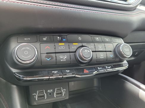 Used 2022 Dodge Durango R/T RWD image 27