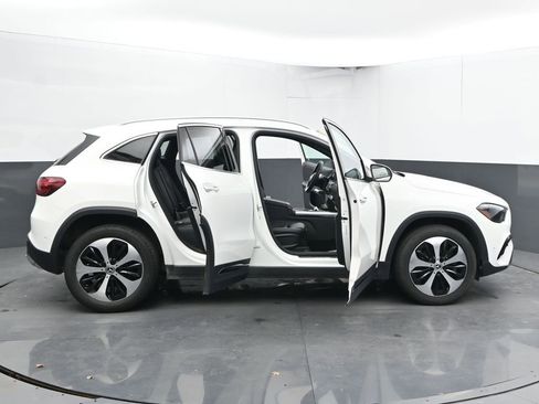 Used 2025 Mercedes-Benz GLA 250 image 60