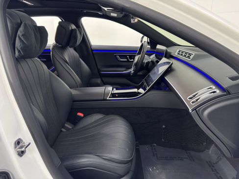 Used 2022 Mercedes-Benz S 500 4MATIC w/ AMG Line Package image 16