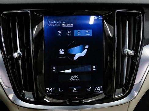 Used 2020 Volvo V60 T5 Momentum image 29