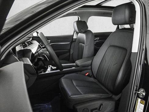 Certified 2023 Audi e-tron Premium Plus w/ Premium Plus Package image 17