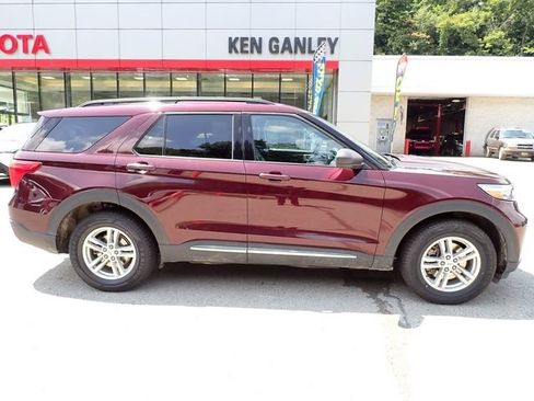 Used 2022 Ford Explorer XLT AWD/4WD image 2