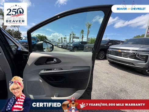 Used 2023 Chrysler Voyager LX FWD image 31