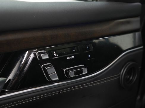 Used 2022 Jeep Grand Wagoneer Series II AWD/4WD image 29