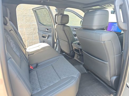 Used 2025 Toyota Tundra Limited AWD/4WD image 11