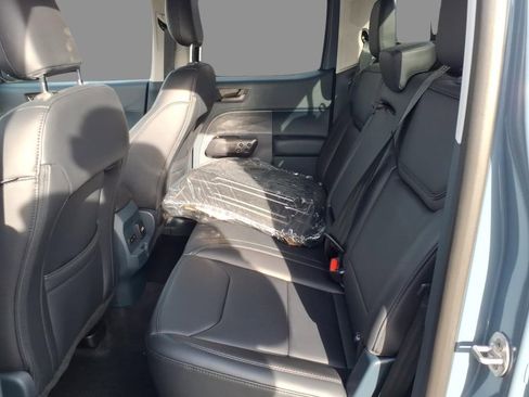 New 2026 Ford Maverick Lariat w/ Black Appearance Package image 5