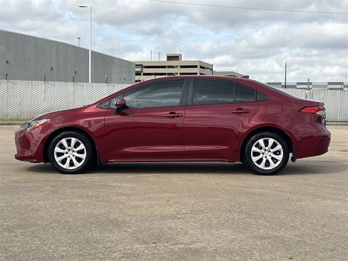 Used 2025 Toyota Corolla LE image 6