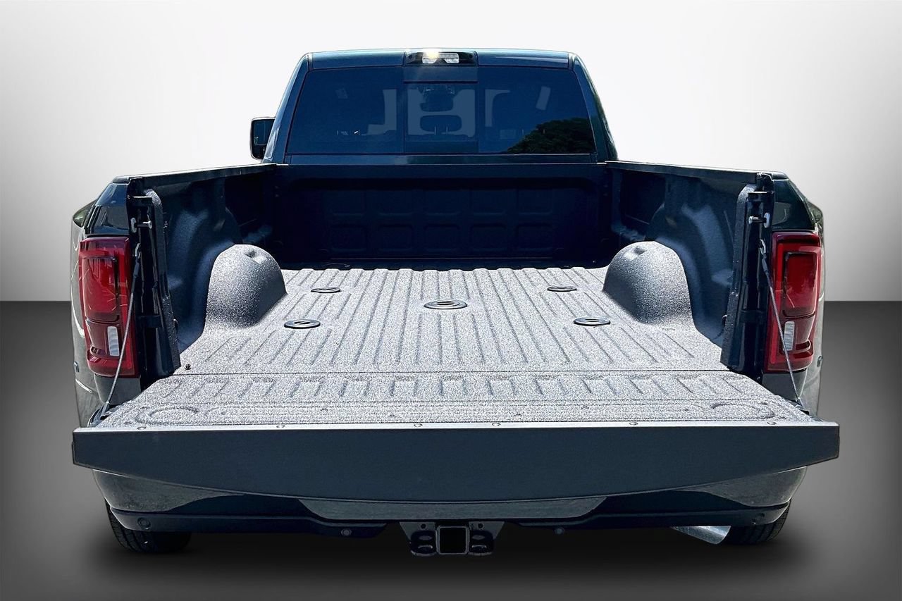 New 2026 RAM 3500 Laramie AWD/4WD image 24