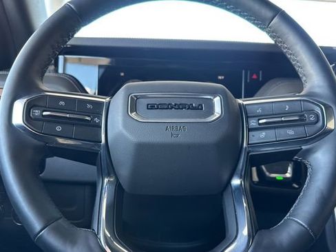 Used 2025 GMC Yukon Denali AWD/4WD image 24