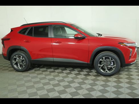 New 2026 Chevrolet Trax LT w/ Driver Confidence Package FWD image 2