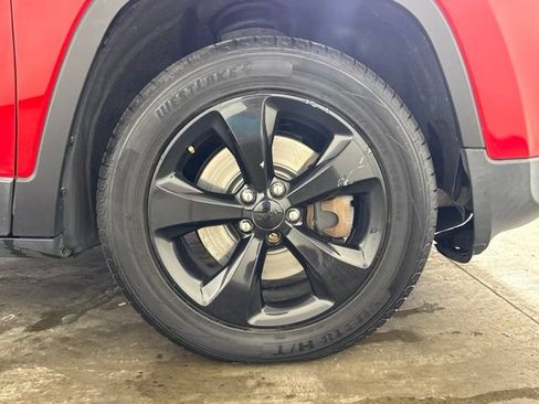 Used 2018 Jeep Cherokee Limited w/ High Altitude Package AWD/4WD image 10
