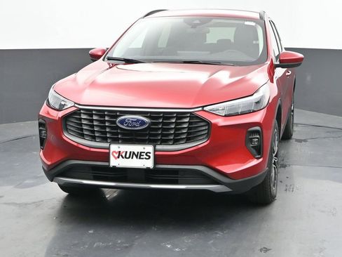 New 2025 Ford Escape SE image 3