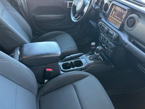 Used 2021 Jeep Gladiator Sport image 16