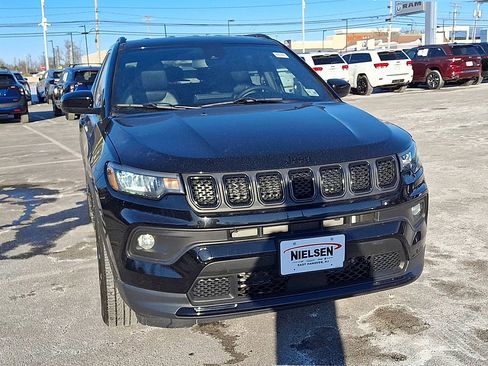 Used 2023 Jeep Compass Altitude image 4
