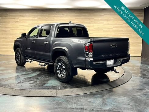 Used 2023 Toyota Tacoma TRD Off-Road w/ Technology Package AWD/4WD image 16