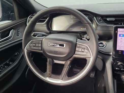 Used 2025 Jeep Grand Cherokee L Limited w/ Luxury Tech Group II image 12