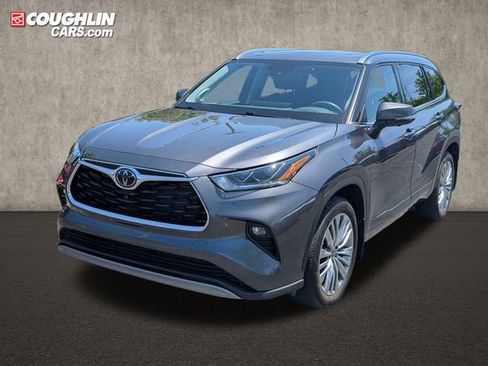 Used 2023 Toyota Highlander Platinum AWD/4WD image 3