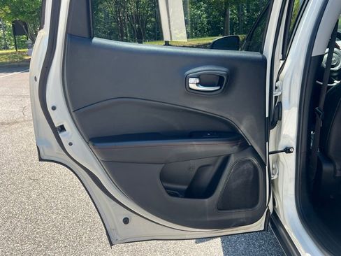 Used 2019 Jeep Compass Trailhawk AWD/4WD image 12