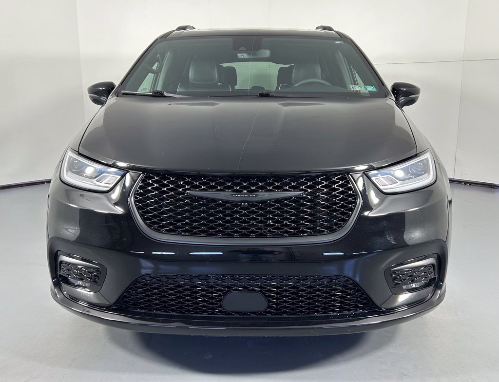 Used 2025 Chrysler Pacifica Limited FWD image 2