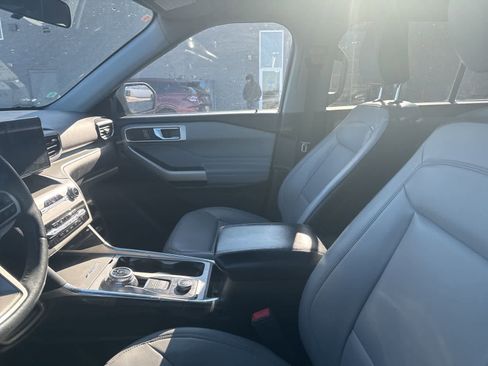 Used 2021 Ford Explorer XLT w/ Equipment Group 202A image 27