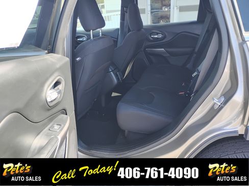 Used 2019 Jeep Cherokee Latitude w/ Popular Appearance Group AWD/4WD image 22