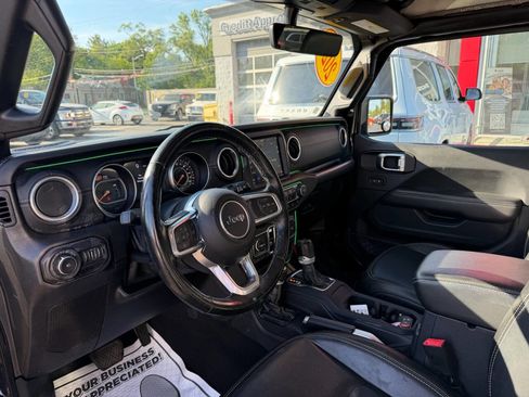 Used 2020 Jeep Wrangler Unlimited Sahara w/ Dual Top Group AWD/4WD image 13