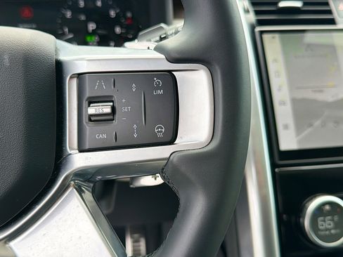 Certified 2025 Land Rover Discovery Dynamic SE AWD/4WD image 37