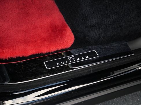 Certified 2020 Rolls-Royce Cullinan Black Badge image 9