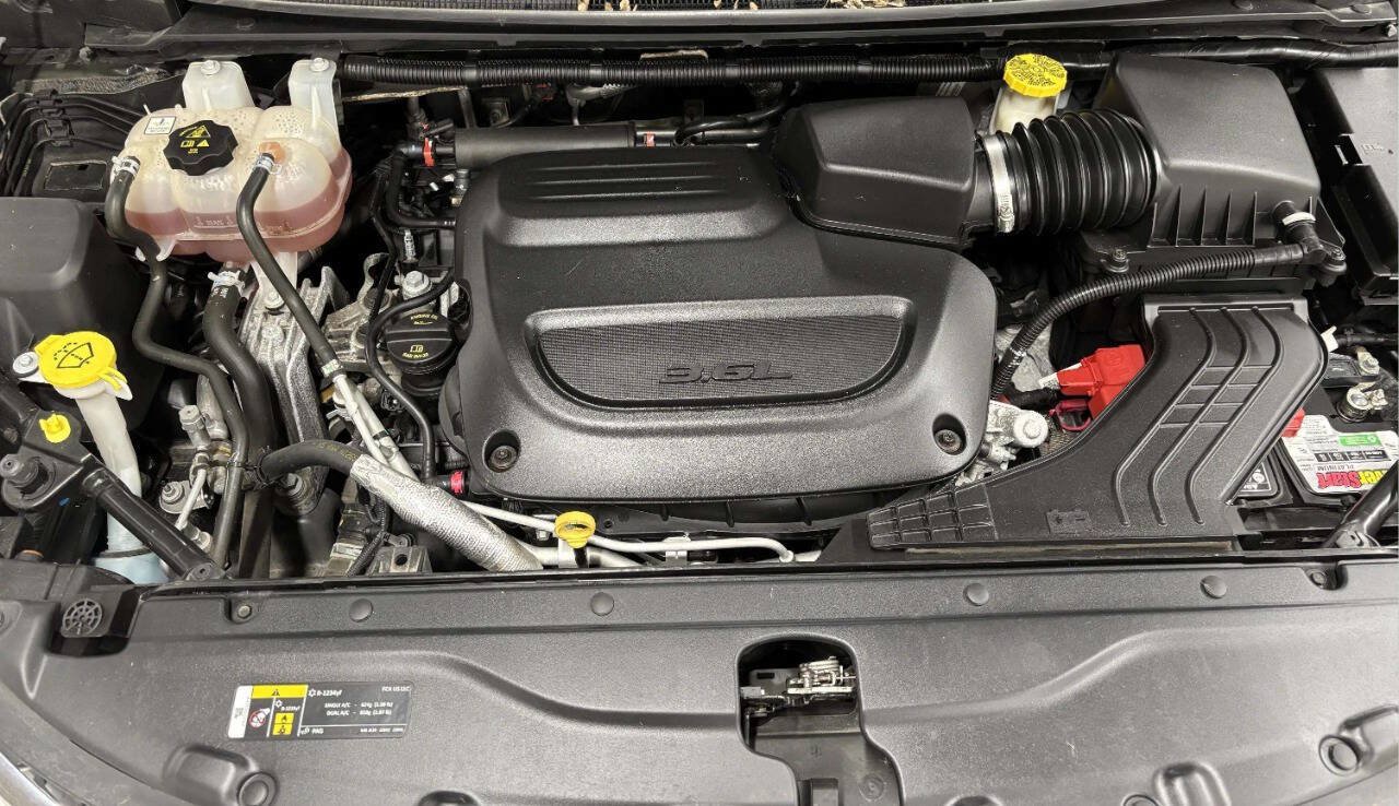 Used 2020 Chrysler Pacifica Touring-L FWD image 9