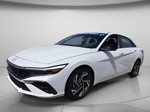 Certified 2025 Hyundai Elantra Sport FWD image 32
